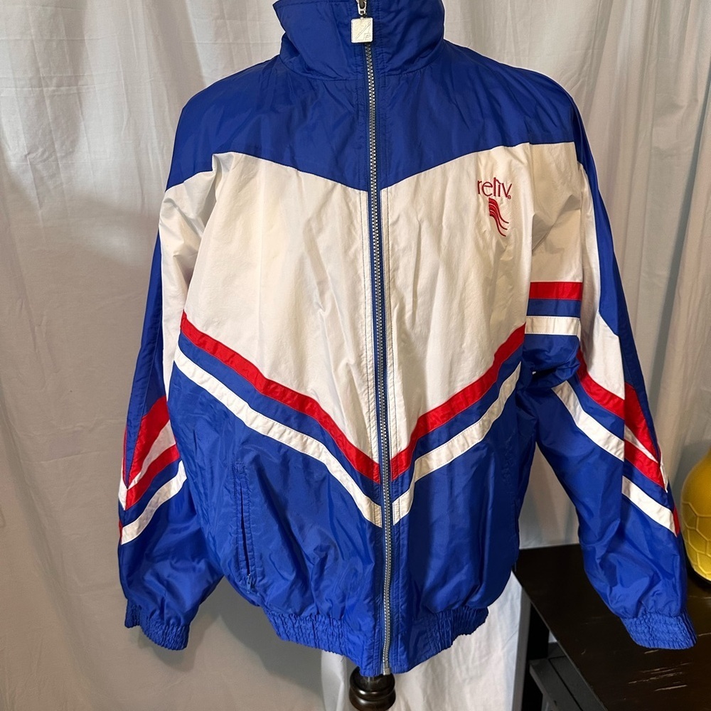 American Team Sports Pro Celebrity Size XL Windbreaker. Full Zip. Lightweight